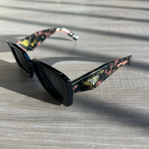 Prada Women's Black and Pink Sunglasses - Picture 2 of 5